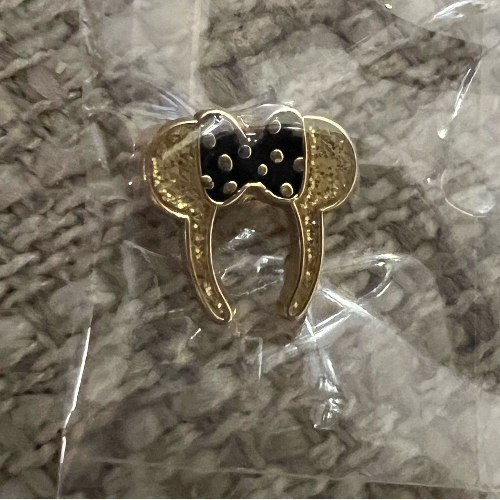 (NIB) gold Minnie Mouse Apple Watch charm